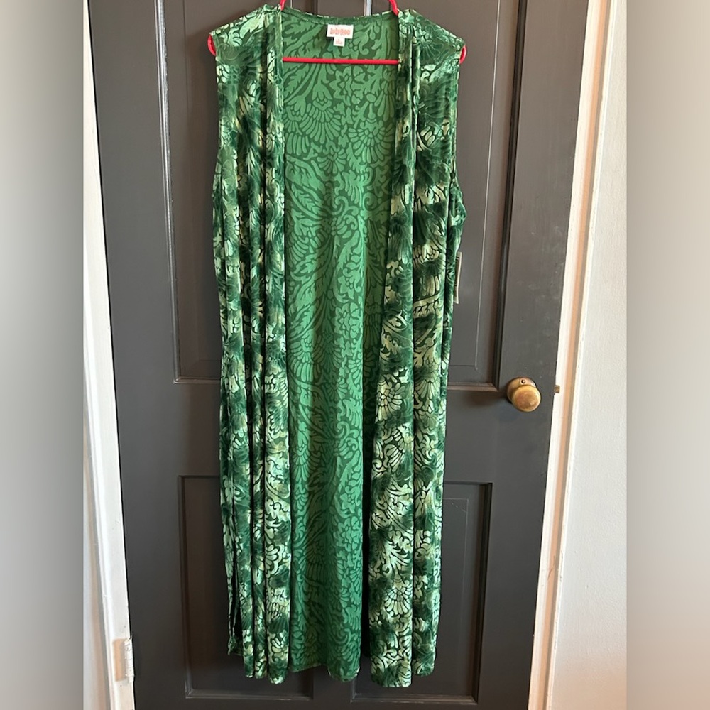 Large elegant joy sleeveless long vest.